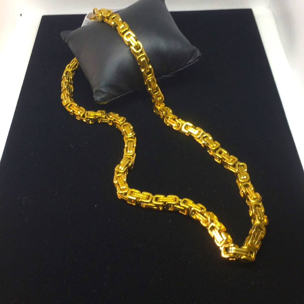 Heavy and solid Chain 22 inch